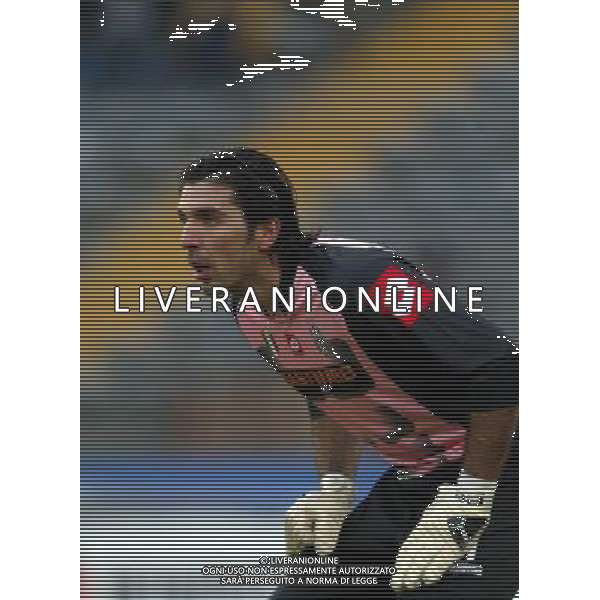 TORINO 12/01/03 JUVENTUS REGGINA NELLA FOTO BUFFON GIANLUIGI FOTO ALDO LIVERANI 