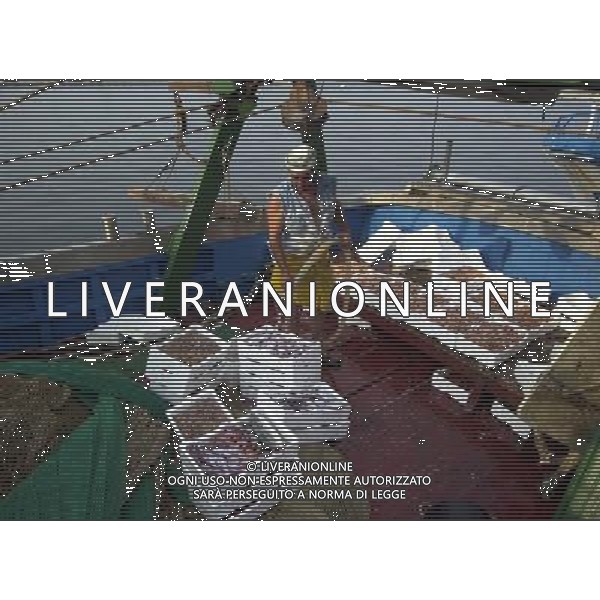 Pesca nella foto alcuni pescatori a lavoro* foto Fabio Serino/Ag. Aldo Liverani s.a.s.