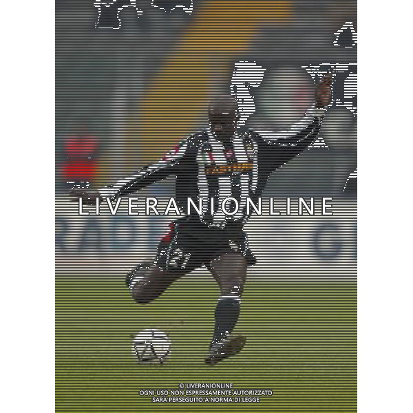 TORINO 12/01/03 JUVENTUS REGGINA NELLA FOTO THURAM LILIAN FOTO ALDO LIVERANI 