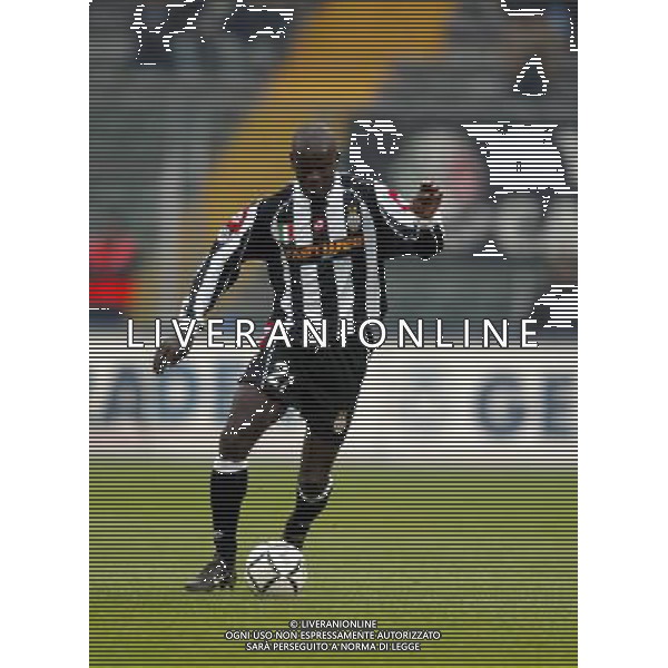 TORINO 12/01/03 JUVENTUS REGGINA NELLA FOTO THURAM LILIAN FOTO ALDO LIVERANI 