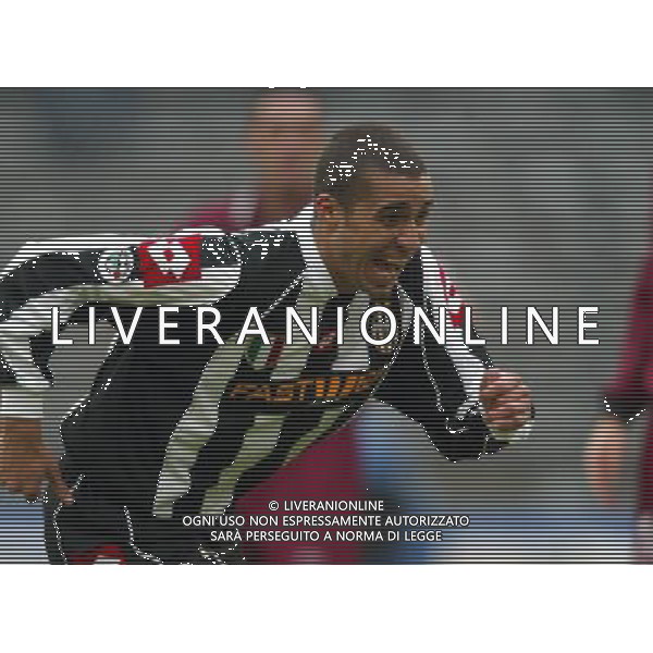 TORINO 12/01/03 JUVENTUS REGGINA NELLA FOTO TREZEGUET DAVID FOTO ALDO LIVERANI