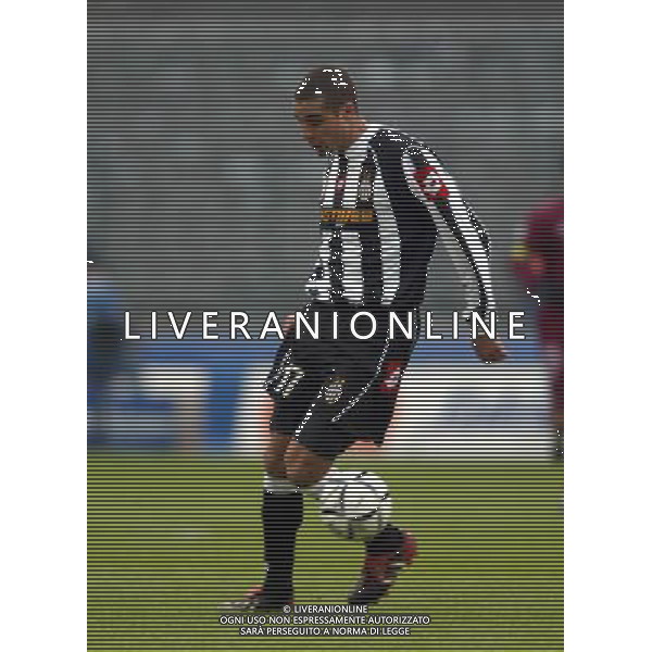 TORINO 12/01/03 JUVENTUS REGGINA NELLA FOTO TREZEGUET DAVID FOTO ALDO LIVERANI