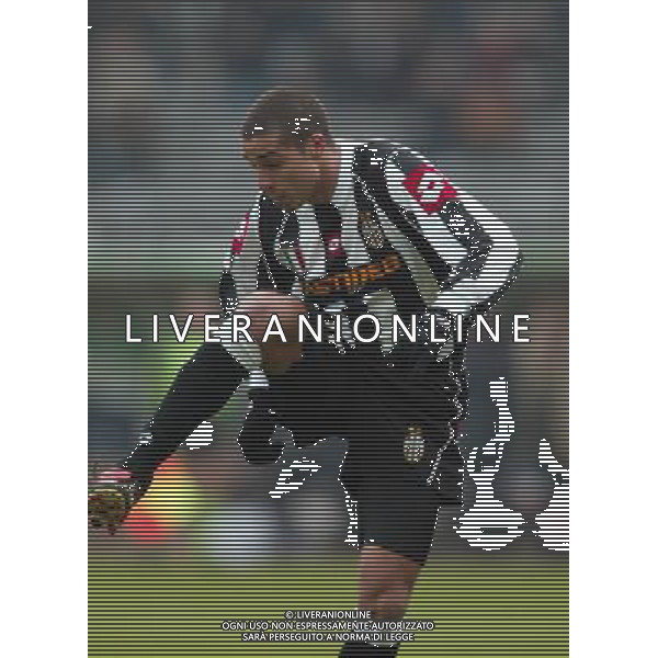 TORINO 12/01/03 JUVENTUS REGGINA NELLA FOTO TREZEGUET DAVID FOTO ALDO LIVERANI 