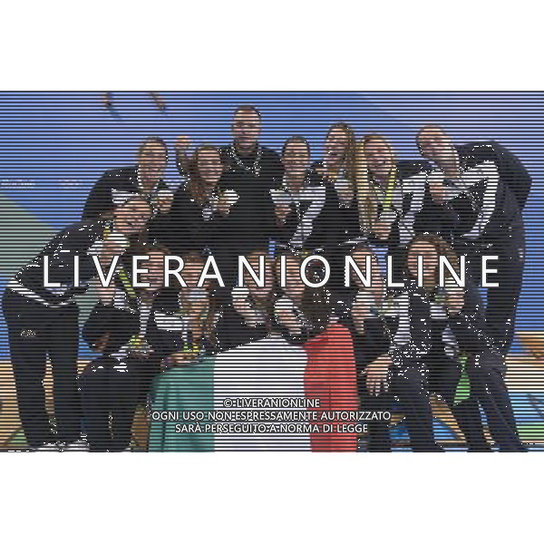 XXXI Olympic Games Giochi Olimpici Rio 2016 Rio de Janeiro - 19.08.2016 Finale di Pallanuoto Femminile Italia vs USA Nella Foto:Team Italia vincitrice della Medaglia d\'Argento festeggia CONTI Fabio,GORLERO Giulia,TABANI Chiara,GARIBOTTI Arianna,QUEIROLO Elisa,RADICCHI Federica,AIELLO Rosaria,di MARIO Tania,BIANCONI Roberta,EMMOLO Giulia,POMERI Francesca,COTTI Aleksandra,FRASSINETTI Teresa,TEANI Laura /Ph.Andrea Staccioli/Deepbluemedia/Insidefoto/Vitez-Ag. Aldo Liverani