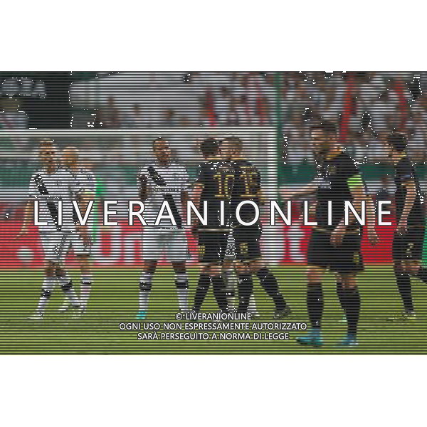 2016.8.23, Warszawa , UEFA Champions League , Legia Warsaw - Dundalk FC , Liga Mistrzow , Legia Warszawa - Dundalk FC n z Vadis Odjidja (Legia), Ronan Finn (Dundalk), Patrick Barrett (Dundalk), Igor Lewczuk (Legia) fot. Tomasz Jastrzebowski / Foto Olimpik / NEWSPIX.PL --- Newspix.pl AG ALDO LIVERANI SAS ONLY ITALY *** Local Caption *** www.newspix.pl mail us: info@newspix.pl call us: 0048 022 23 22 222 --- Polish Picture Agency by Ringier Axel Springer Poland