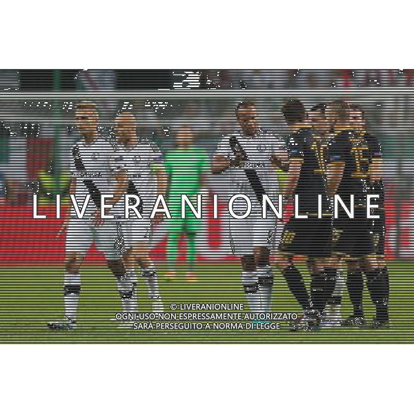 2016.8.23, Warszawa , UEFA Champions League , Legia Warsaw - Dundalk FC , Liga Mistrzow , Legia Warszawa - Dundalk FC n z Vadis Odjidja (Legia), Ronan Finn (Dundalk), Patrick Barrett (Dundalk), Igor Lewczuk (Legia), Michal Pazdan (Legia) fot. Tomasz Jastrzebowski / Foto Olimpik / NEWSPIX.PL --- Newspix.pl AG ALDO LIVERANI SAS ONLY ITALY *** Local Caption *** www.newspix.pl mail us: info@newspix.pl call us: 0048 022 23 22 222 --- Polish Picture Agency by Ringier Axel Springer Poland