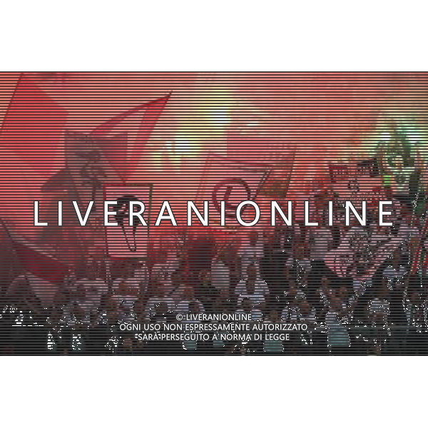 2016.8.23, Warszawa , UEFA Champions League , Legia Warsaw - Dundalk FC , Liga Mistrzow , Legia Warszawa - Dundalk FC n z Kibice Legii Warszawa race pirotechnika fot. Tomasz Jastrzebowski / Foto Olimpik / NEWSPIX.PL --- Newspix.pl AG ALDO LIVERANI SAS ONLY ITALY *** Local Caption *** www.newspix.pl mail us: info@newspix.pl call us: 0048 022 23 22 222 --- Polish Picture Agency by Ringier Axel Springer Poland