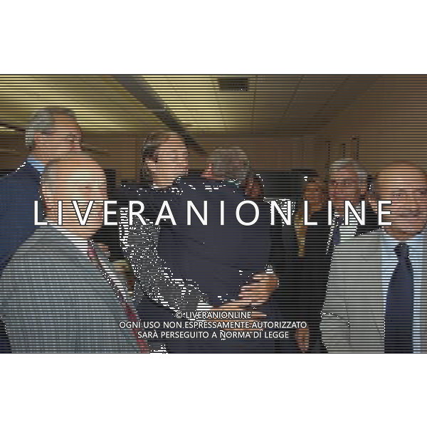 MILANO 30-09-2002 FESTA PER IL PENSIONAMENTO DEL VICE DIRETTORE DELLA GAZZETTA DELLO SPORT ROBERTO MILAZZO NELLA FOTO ROBERTO MILAZZO E CESARE MALDINI AG ALDO LIVERANI SAS