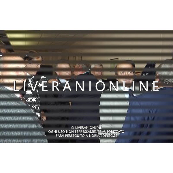 MILANO 30-09-2002 FESTA PER IL PENSIONAMENTO DEL VICE DIRETTORE DELLA GAZZETTA DELLO SPORT ROBERTO MILAZZO NELLA FOTO ROBERTO MILAZZO CON JOSE ALTAFINI AG ALDO LIVERANI SAS