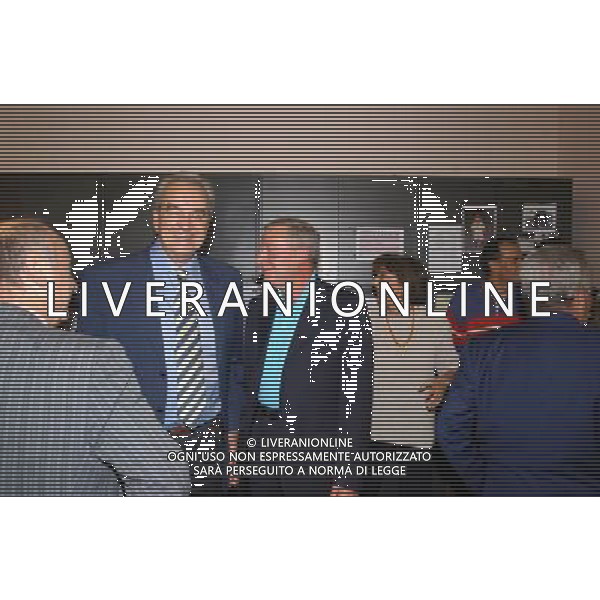 MILANO 30-09-2002 FESTA PER IL PENSIONAMENTO DEL VICE DIRETTORE DELLA GAZZETTA DELLO SPORT ROBERTO MILAZZO NELLA FOTO ROBERTO MILAZZO CON BRUNO PIZZUL AG ALDO LIVERANI SAS