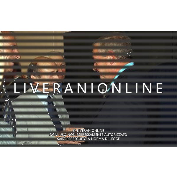 MILANO 30-09-2002 FESTA PER IL PENSIONAMENTO DEL VICE DIRETTORE DELLA GAZZETTA DELLO SPORT ROBERTO MILAZZO NELLA FOTO ROBERTO MILAZZO CON MARIO LODETTI AG ALDO LIVERANI SAS