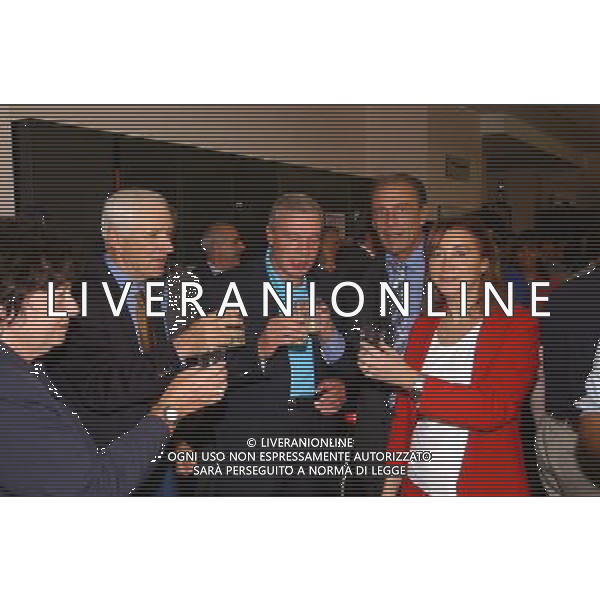MILANO 30-09-2002 FESTA PER IL PENSIONAMENTO DEL VICE DIRETTORE DELLA GAZZETTA DELLO SPORT ROBERTO MILAZZO NELLA FOTO ROBERTO MILAZZO AG ALDO LIVERANI SAS
