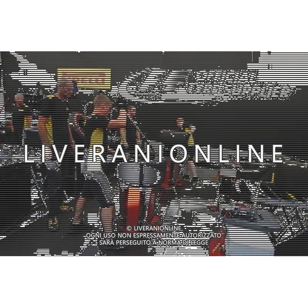 Pirelli tyre technicians. 26.08.2016. Formula 1 World Championship, Rd 13, Belgian Grand Prix, Spa Francorchamps, Belgium, Practice Day. s/ AGENZIA ALDO LIVERANI SAS - ITALY ONLY EDITORIAL USE ONLY