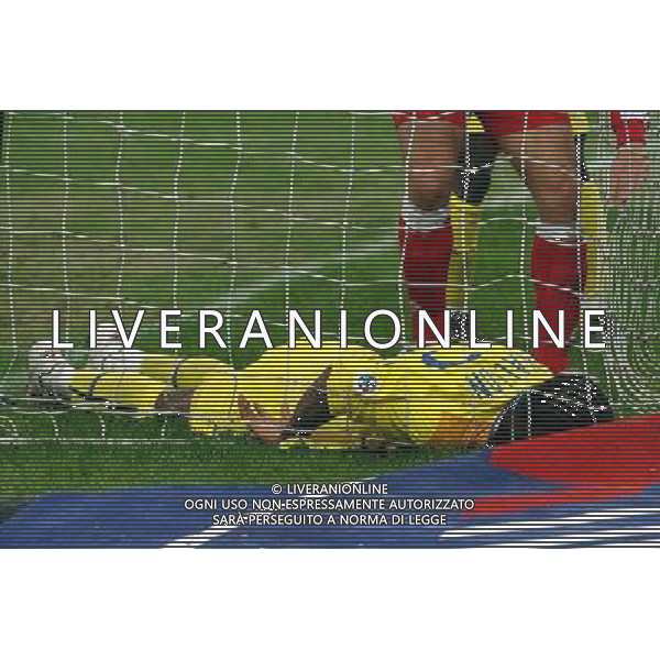 MILANO,19-12-02 DFP/FOTO MARCO DE PONTI COPPA ITALIA/INTER-BARI: NELLA FOTO INFORTUNIO KALLON AG ALDO LIVERANI SAS