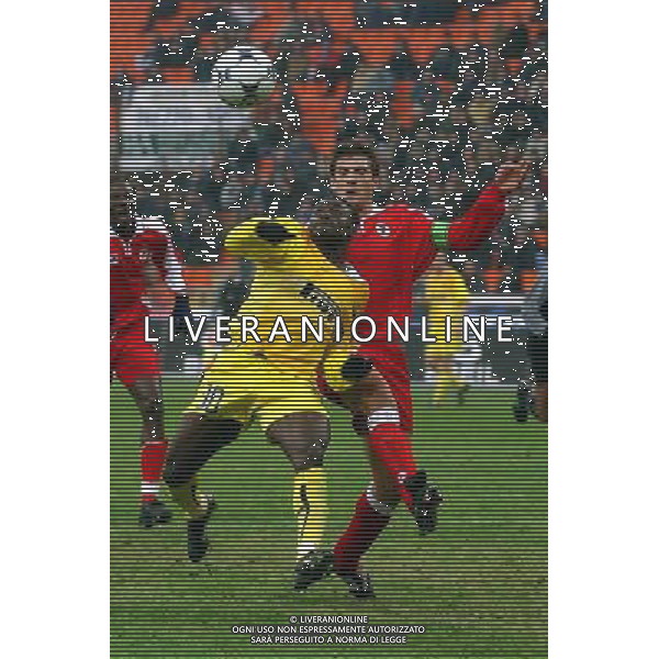 MILANO,19-12-02 DFP/FOTO MARCO DE PONTI COPPA ITALIA/INTER-BARI: NELLA FOTO OBAFEMI MARTINS-DE ROSA GAETANO AG ALDO LIVERANI SAS