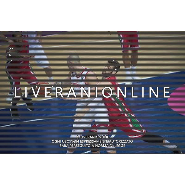 2016.08.31 Wloclawek, Koszykowka, Kwalifikacje do mistrzostw Europy - EuroBasket 2017, mecz Polska - Portugalia N/z Maciej Lampe (Polska nr 1) Miguel Queiroz (Portugalia nr 11) Foto Piotr Kieplin / PressFocus 2016.08.31 Wloclawek, EuroBasket 2017 qualification match Poland - Portugal N/z Maciej Lampe (Polska nr 1) Miguel Queiroz (Portugalia nr 11) Credit: Piotr Kieplin / PressFocus / NEWSPIX.PL --- Newspix.pl/ AGENZIA ALDO LIVERANI SAS - ITALY ONLY EDITORIAL USE ONLY