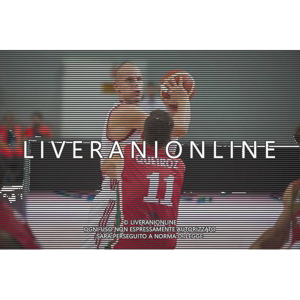 2016.08.31 Wloclawek, Koszykowka, Kwalifikacje do mistrzostw Europy - EuroBasket 2017, mecz Polska - Portugalia N/z Maciej Lampe (Polska nr 1) Miguel Queiroz (Portugalia nr 11) Foto Piotr Kieplin / PressFocus 2016.08.31 Wloclawek, EuroBasket 2017 qualification match Poland - Portugal N/z Maciej Lampe (Polska nr 1) Miguel Queiroz (Portugalia nr 11) Credit: Piotr Kieplin / PressFocus / NEWSPIX.PL --- Newspix.pl/ AGENZIA ALDO LIVERANI SAS - ITALY ONLY EDITORIAL USE ONLY
