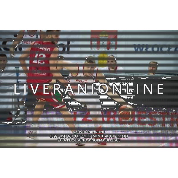 2016.08.31 Wloclawek, Koszykowka, Kwalifikacje do mistrzostw Europy - EuroBasket 2017, mecz Polska - Portugalia N/z Tomasz Gielo (Polska nr 21) Joao Guerreiro (Portugalia nr 12) Foto Piotr Kieplin / PressFocus 2016.08.31 Wloclawek, EuroBasket 2017 qualification match Poland - Portugal N/z Tomasz Gielo (Polska nr 21) Joao Guerreiro (Portugalia nr 12) Credit: Piotr Kieplin / PressFocus / NEWSPIX.PL --- Newspix.pl/ AGENZIA ALDO LIVERANI SAS - ITALY ONLY EDITORIAL USE ONLY