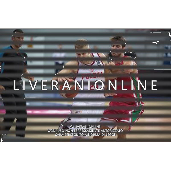 2016.08.31 Wloclawek, Koszykowka, Kwalifikacje do mistrzostw Europy - EuroBasket 2017, mecz Polska - Portugalia N/z Michal Sokolowski (Polska nr 24) Joao Soares (Portugalia nr 5) Foto Piotr Kieplin / PressFocus 2016.08.31 Wloclawek, EuroBasket 2017 qualification match Poland - Portugal N/z Michal Sokolowski (Polska nr 24) Joao Soares (Portugalia nr 5) Credit: Piotr Kieplin / PressFocus / NEWSPIX.PL --- Newspix.pl/ AGENZIA ALDO LIVERANI SAS - ITALY ONLY EDITORIAL USE ONLY