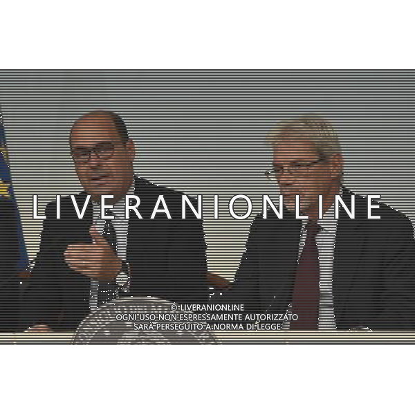 Conferenza stampa dopo il Consiglio dei Ministri - Roma - 01.09.2016 - Palazzo Chigi - nella foto: Nicola Zingaretti presidente Regione Lazio e Claudio De Vincenti Sottosegretario alla Presidenza del Consiglio /Ph.Corradetti-Ag Aldo Liverani/ AGENZIA ALDO LIVERANI SAS