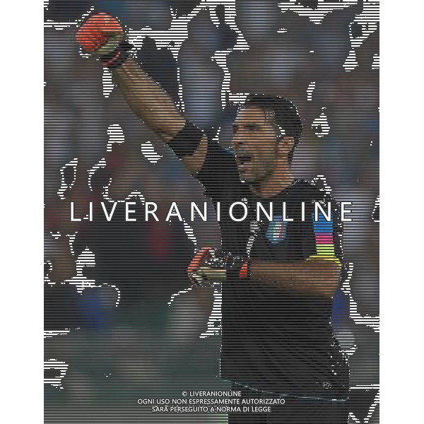 Amichevole Bari - 01.09.2016 Italia-Francia Nella Foto: esultanza di gianluigi buffon dopo il gol di graziano pelle\' /Ph.Vitez-Ag. Aldo Liverani