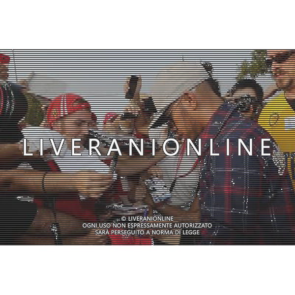 Lewis Hamilton (GBR) Mercedes AMG F1 signs autographs for the fans. 02.09.2016. Formula 1 World Championship, Rd 14, Italian Grand Prix, Monza, Italy, Practice Day. / AGENZIA ALDO LIVERANI SAS - ITALY ONLY EDITORIAL USE ONLY