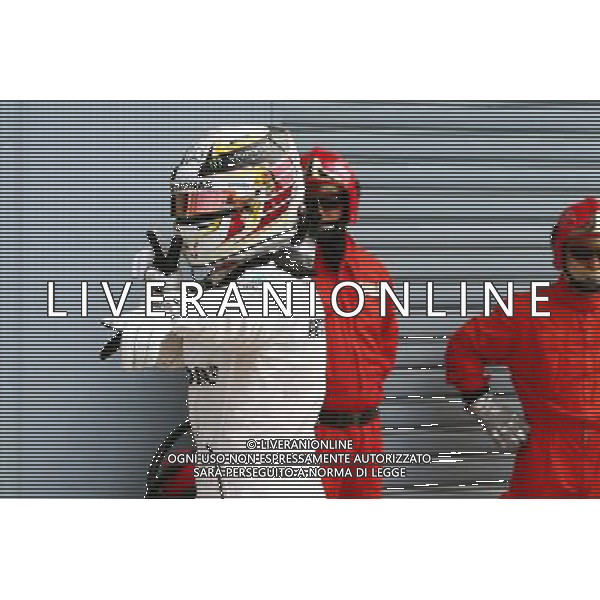 Lewis Hamilton (GBR) Mercedes AMG F1 celebrates his pole position in parc ferme. 03.09.2016. Formula 1 World Championship, Rd 14, Italian Grand Prix, Monza, Italy, Qualifying Day. / AGENZIA ALDO LIVERANI SAS - ITALY ONLY EDITORIAL USE ONLY - PROVE UFFICIALI