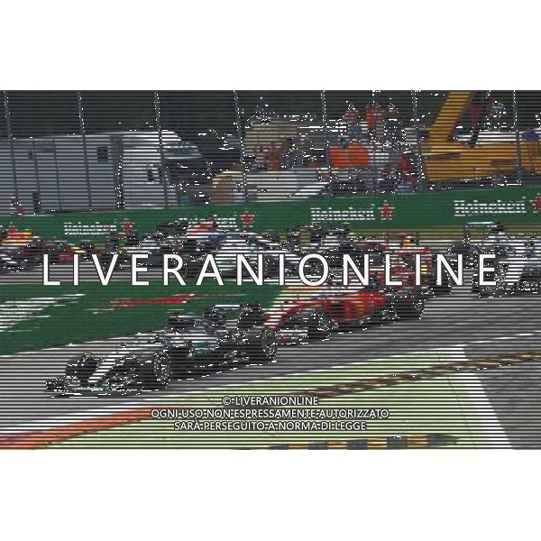 Nico Rosberg (GER) Mercedes AMG F1 W07 Hybrid leads at the start of the race. 04.09.2016. Formula 1 World Championship, Rd 14, Italian Grand Prix, Monza, Italy, Race Day. / AGENZIA ALDO LIVERANI SAS - ITALY ONLY EDITORIAL USE ONLY