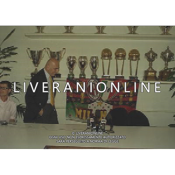 1998 CONFERENZA STAMPA ADRIANO GALLIANI NELLA SEDE DEL MILAN IN VIA TURATI AG ALDO LIVERANI SAS