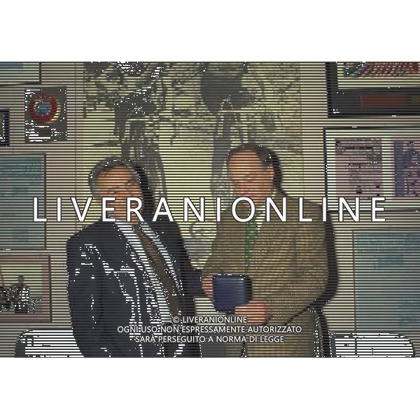 11-12-1996 MILANO SEDE GAZZETTA DELLO SPORT VIA SOLFERINO 28 INCONTRO TRA CANDIDO CANNAVO E ROBERTO SORGE PREFETTO DI MILANO AG ALDO LIVERANI SAS