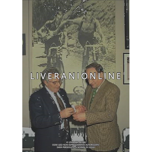 11-12-1996 MILANO SEDE GAZZETTA DELLO SPORT VIA SOLFERINO 28 INCONTRO TRA CANDIDO CANNAVO E ROBERTO SORGE PREFETTO DI MILANO AG ALDO LIVERANI SAS