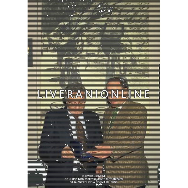 11-12-1996 MILANO SEDE GAZZETTA DELLO SPORT VIA SOLFERINO 28 INCONTRO TRA CANDIDO CANNAVO E ROBERTO SORGE PREFETTO DI MILANO AG ALDO LIVERANI SAS
