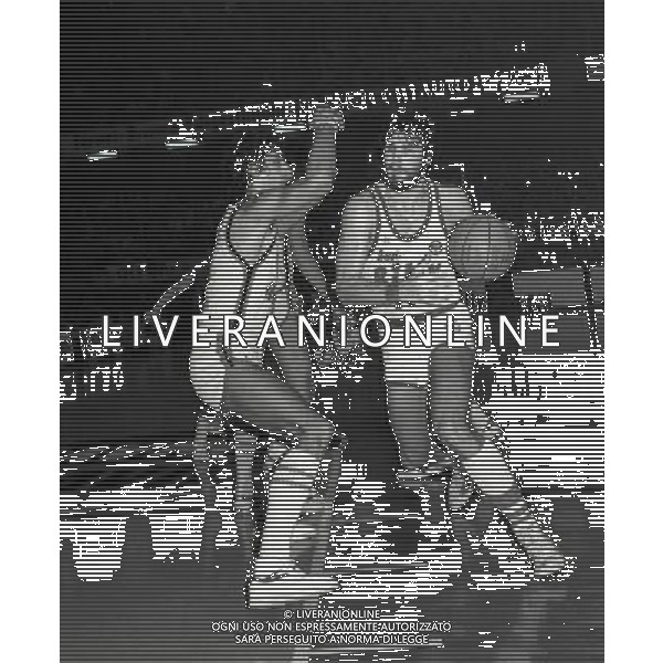 MILANO 1978-1979 CAMPIONATO DI BASKET BILLY MILANO-GABETTI CANTU NELLA FOTO CHARLES KUPEC E RENZO BARIVIERA AG ALDO LIVERANI SAS