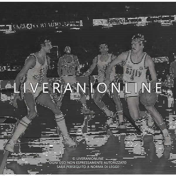 MILANO 1978-1979 CAMPIONATO DI BASKET BILLY MILANO-GABETTI CANTU NELLA FOTO MIKE D\'ANTONI-BARIVIERA RENZO AG ALDO LIVERANI SAS
