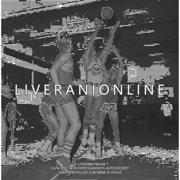 TORNEO CITTA DI ROZZANO CHINA MARTINI TORINO CONTRO OLIMPIA MILANO 1978-79 NELLA FOTO RIZZI-MIKE D\'ANTONI AG ALDO LIVERANI SAS