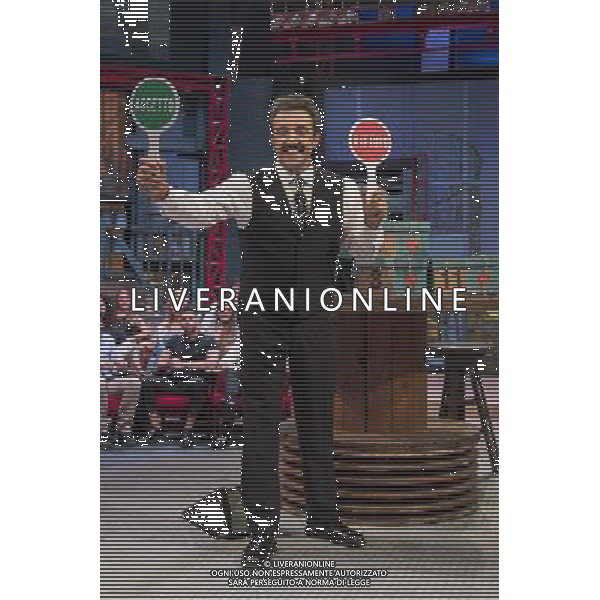 Trasmissione TV \' Affari Tuoi \' Roma - 09.09.2016 - Teatro delle Vittorie - nella foto: Flavio Insinna /Ph.Corradetti-Ag Aldo Liverani / AGENZIA ALDO LIVERANI SAS
