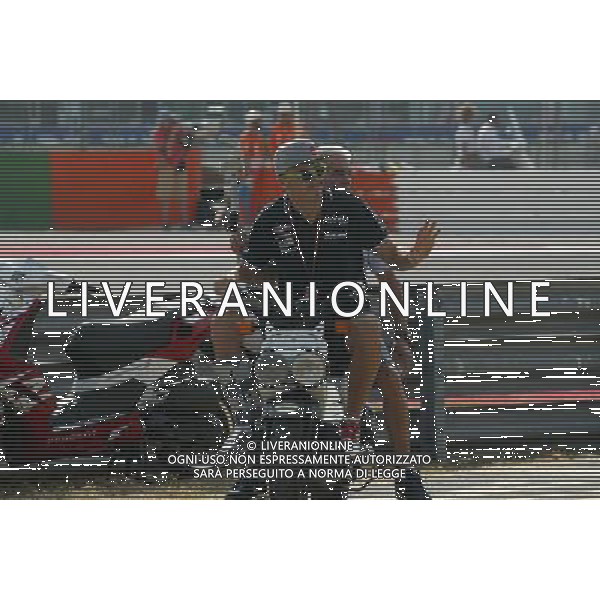 Misano Adriatico (RN) 10/09/16 Misano World Circuit Marco Simoncelli. Gran Premio TIM di San Marino e della Riviera di Rimini 2016 - MOTOGP Nella foto: Loris Baz ( FRA ) in motorino con la gamba ingessata e fa lo spettatore PH Lauro Montagnini AG ALDO LIVERANI SAS