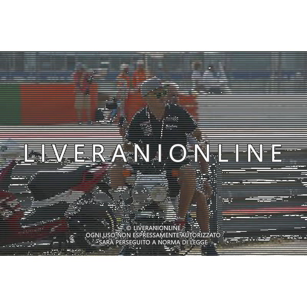 Misano Adriatico (RN) 10/09/16 Misano World Circuit Marco Simoncelli. Gran Premio TIM di San Marino e della Riviera di Rimini 2016 - MOTOGP Nella foto: Loris Baz ( FRA ) in motorino con la gamba ingessata e fa lo spettatore PH Lauro Montagnini AG ALDO LIVERANI SAS