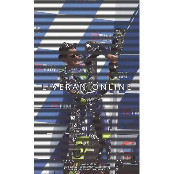 Misano Adriatico ( RN ) 11/09/16 Misano World Circuit Marco Simoncelli. Gran Premio TIM di San Marino e della Riviera di Rimini 2016 - MOTOGP Premiazione Nella foto: 2Â° Class. Valentino Rossi ( ITA ) su YAMAHA mentre festeggia sul podio PH Lauro Montagnini / AGENZIA ALDO LIVERANI SAS