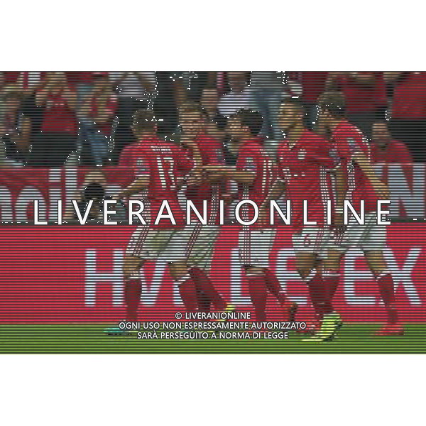 firo : Fu§ball,Fussball : 13.09.2016 Champions League, Saison 2016/2017: FC Bayern MŸnchen - FC Rostov, FCB, Gruppenphase, Torjubel, Jubel, Freude, Tor zum 4:0 durch Joshua Kimmich ( MŸnchen ) , Rafinha ( MŸnchen ) , Juan Bernat ( MŸnchen ), Thiago Alcantara ( MŸnchen ) $worldrightsEs gelten unsere AGB, einsehbar auf www.firosportphoto.de copyright by firo sportphoto: Coesfelder Str. 207 D- 48249 DŸlmen www.firosportphoto.de mail@firosportphoto.de (V o l k s b a n k B o c h u m - W i t t e n ) IBAN DE68 4306 0129 0341 1171 00 Tel: +49-2594 - 9916004 Fax: +49-2594 - 9916005 AG ALDO LIVERANI SAS ONLY ITALY