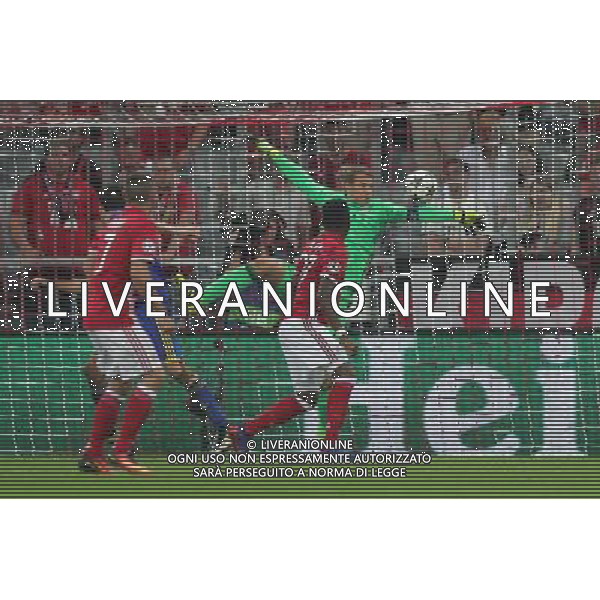 firo : Fu§ball,Fussball : 13.09.2016 Champions League, Saison 2016/2017: FC Bayern MŸnchen - FC Rostov, FCB, Gruppenphase, Manuel Neuer ( MŸnchen ), Einzelaktion $worldrightsEs gelten unsere AGB, einsehbar auf www.firosportphoto.de copyright by firo sportphoto: Coesfelder Str. 207 D- 48249 DŸlmen www.firosportphoto.de mail@firosportphoto.de (V o l k s b a n k B o c h u m - W i t t e n ) IBAN DE68 4306 0129 0341 1171 00 Tel: +49-2594 - 9916004 Fax: +49-2594 - 9916005 AG ALDO LIVERANI SAS ONLY ITALY