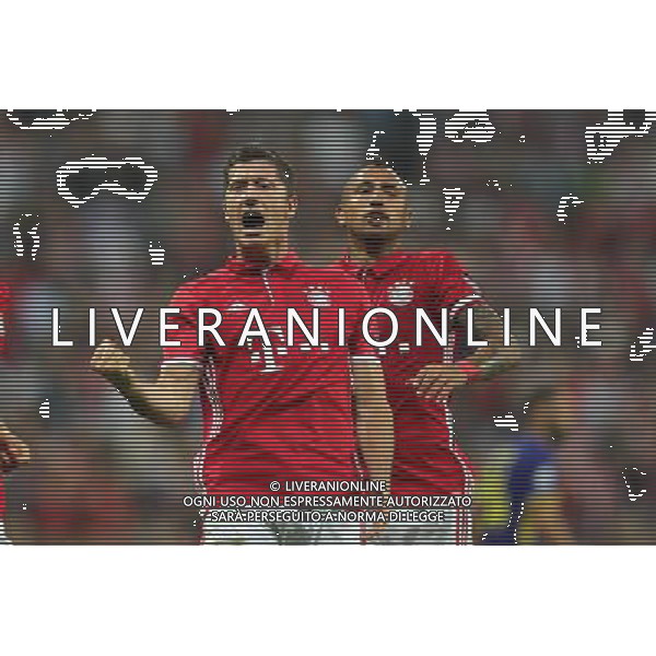 firo : Fu§ball,Fussball : 13.09.2016 Champions League, Saison 2016/2017: FC Bayern MŸnchen - FC Rostov, FCB, Gruppenphase, Torjubel, Jubel, Freude, Tor zum 1:0 Robert Lewandowski ( MŸnchen ) , Arturo Vidal ( MŸnchen ) $worldrightsEs gelten unsere AGB, einsehbar auf www.firosportphoto.de copyright by firo sportphoto: Coesfelder Str. 207 D- 48249 DŸlmen www.firosportphoto.de mail@firosportphoto.de (V o l k s b a n k B o c h u m - W i t t e n ) IBAN DE68 4306 0129 0341 1171 00 Tel: +49-2594 - 9916004 Fax: +49-2594 - 9916005 AG ALDO LIVERANI SAS ONLY ITALY