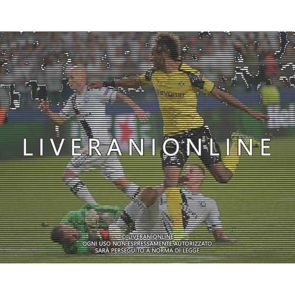 WARSZAWA 14.09.2016 PILKA NOZNA CHAMPIONS LEAGUE GRUP F LEGIA WARSZAWA BORUSSIA DORTMUND NZ ARKADIUSZ MALARZ PIERRE EMERICK AUBAMEYANG JAKUB CZERWINSKI BRAMKA FOT MAREK BICZYK NEWSPIX.pl --- Newspix.pl AG ALDO LIVERANI SAS ONLY ITALY *** Local Caption *** www.newspix.pl mail us: info@newspix.pl call us: 0048 022 23 22 222 --- Polish Picture Agency by Ringier Axel Springer Poland