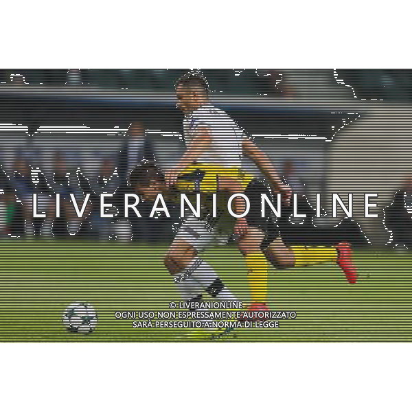 2016.9.14, Warszawa , UEFA Champions League Group F , Legia Warsaw - Borussia Dortmund , Liga Mistrzow , Grupa F , Legia Warszawa - Borussia Dortmund n z Tomasz Jodlowiec (Legia), Raphael Guerreiro (Borussia) fot. Tomasz Jastrzebowski / Foto Olimpik / NEWSPIX.PL --- Newspix.pl AG ALDO LIVERANI SAS ONLY ITALY *** Local Caption *** www.newspix.pl mail us: info@newspix.pl call us: 0048 022 23 22 222 --- Polish Picture Agency by Ringier Axel Springer Poland