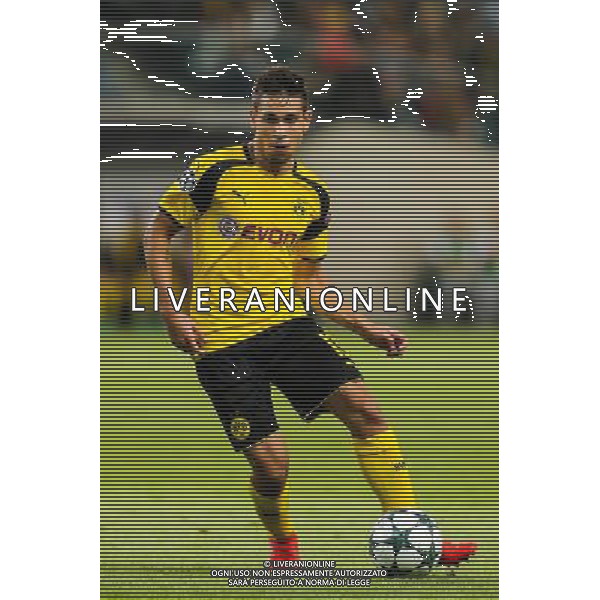 2016.9.14, Warszawa , UEFA Champions League Group F , Legia Warsaw - Borussia Dortmund , Liga Mistrzow , Grupa F , Legia Warszawa - Borussia Dortmund n z Raphael Guerreiro (Borussia) fot. Tomasz Jastrzebowski / Foto Olimpik / NEWSPIX.PL --- Newspix.pl AG ALDO LIVERANI SAS ONLY ITALY *** Local Caption *** www.newspix.pl mail us: info@newspix.pl call us: 0048 022 23 22 222 --- Polish Picture Agency by Ringier Axel Springer Poland