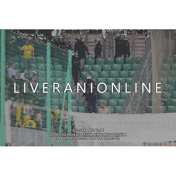 2016.9.14, Warszawa , UEFA Champions League Group F , Legia Warsaw - Borussia Dortmund , Liga Mistrzow , Grupa F , Legia Warszawa - Borussia Dortmund n z Borussia Fans and police fot. Tomasz Jastrzebowski / Foto Olimpik / NEWSPIX.PL --- Newspix.pl AG ALDO LIVERANI SAS ONLY ITALY *** Local Caption *** www.newspix.pl mail us: info@newspix.pl call us: 0048 022 23 22 222 --- Polish Picture Agency by Ringier Axel Springer Poland