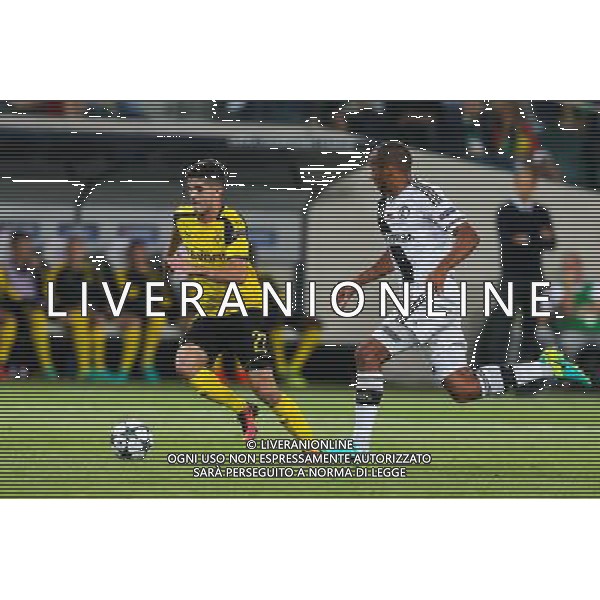2016.9.14, Warszawa , UEFA Champions League Group F , Legia Warsaw - Borussia Dortmund , Liga Mistrzow , Grupa F , Legia Warszawa - Borussia Dortmund n z Chrisian Pulisic (Borussia), Vadis Odjidja (Legia) fot. Tomasz Jastrzebowski / Foto Olimpik / NEWSPIX.PL --- Newspix.pl AG ALDO LIVERANI SAS ONLY ITALY *** Local Caption *** www.newspix.pl mail us: info@newspix.pl call us: 0048 022 23 22 222 --- Polish Picture Agency by Ringier Axel Springer Poland