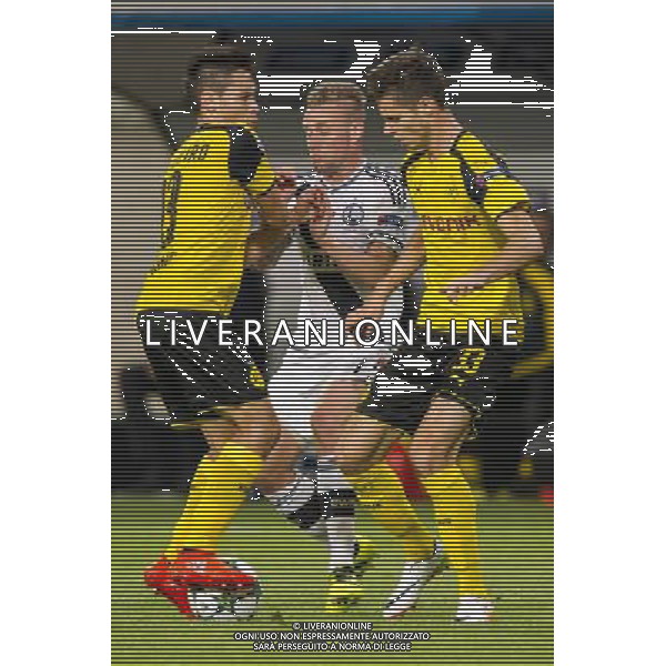 2016.09.14 Warszawa Pilka nozna UEFA Liga Mistrzow Sezon 2016/2017 Legia Warszawa - Borussia Dortmund N/z Thibault Moulin, Julian Wigl Foto Rafal Oleksiewicz / PressFocus 2016.09.14 Warszawa Football UEFA Champions League Season 2016/2017 Legia Warszawa - Borussia Dortmund Thibault Moulin, Julian Wigl Credit: Rafal Oleksiewicz / PressFocus / NEWSPIX.PL --- Newspix.pl AG ALDO LIVERANI SAS ONLY ITALY *** Local Caption *** www.newspix.pl mail us: info@newspix.pl call us: 0048 022 23 22 222 --- Polish Picture Agency by Ringier Axel Springer Poland