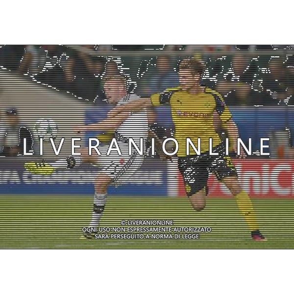 2016.09.14 Warszawa Pilka nozna UEFA Liga Mistrzow Sezon 2016/2017 Legia Warszawa - Borussia Dortmund N/z Thibault Moulin, Lukasz Piszczek Foto Rafal Oleksiewicz / PressFocus 2016.09.14 Warszawa Football UEFA Champions League Season 2016/2017 Legia Warszawa - Borussia Dortmund Thibault Moulin, Lukasz Piszczek Credit: Rafal Oleksiewicz / PressFocus / NEWSPIX.PL --- Newspix.pl AG ALDO LIVERANI SAS ONLY ITALY *** Local Caption *** www.newspix.pl mail us: info@newspix.pl call us: 0048 022 23 22 222 --- Polish Picture Agency by Ringier Axel Springer Poland