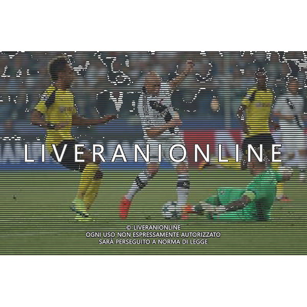14.09.2016 WARSZAWA, LAZIENKOWSKA 3 PILKA NOZNA (FOOTBALL), LIGA MISTRZOW UEFA , FAZA GRUPOWA - GRUPA F ( UEFA CHAMPIONS LEAGUE - GROUP STAGE, GROUP F) MECZ (GAME) LEGIA WARSZAWA - BVB BORUSSIA DORTMUND NZ PIERRE-EMERICK AUBAMEYANG, JAKUB CZERWINSKI, ARKADIUSZ MALARZ FOTO LUKASZ GROCHALA/CYFRASPORT / NEWSPIX.PL --- Newspix.pl AG ALDO LIVERANI SAS ONLY ITALY *** Local Caption *** www.newspix.pl mail us: info@newspix.pl call us: 0048 022 23 22 222 --- Polish Picture Agency by Ringier Axel Springer Poland